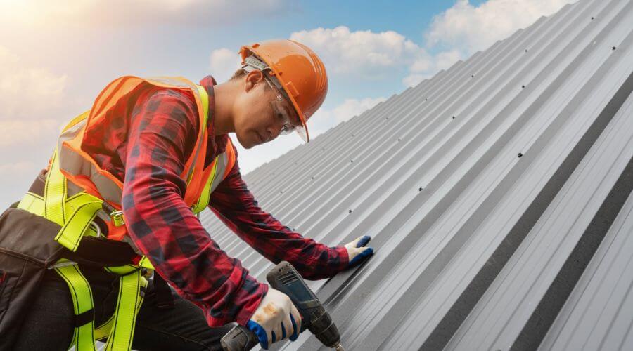 Professional gutter cleaning in Carlisle, MA